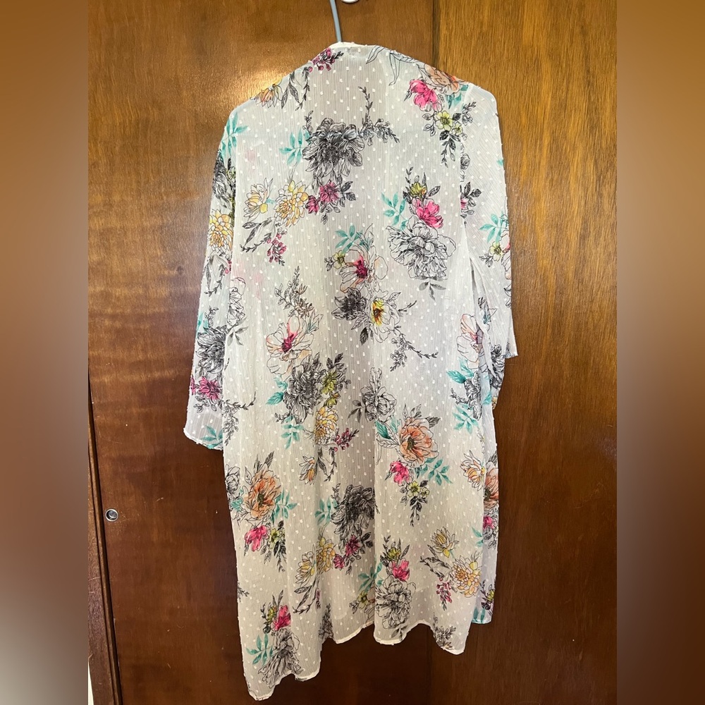 Torrid White Swiss Dot Floral Hi-Low Kimono - Picture 5 of 10